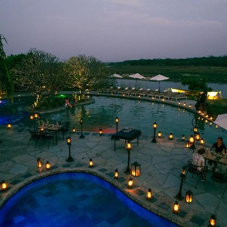 Barahi Jungle Lodge Meghauli Buitenkant foto